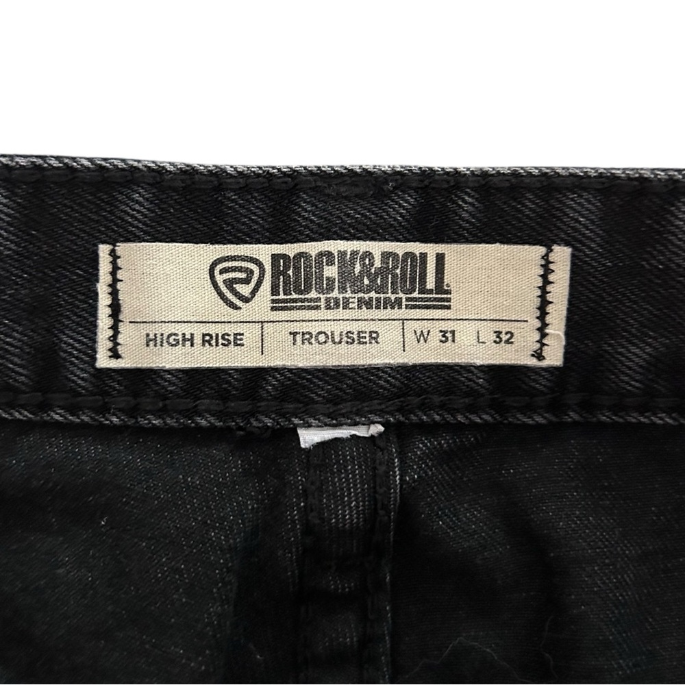 High-Rise Black Flare Jeans for Women — Sleek Wide-Leg Fit - Picture 14 of 15